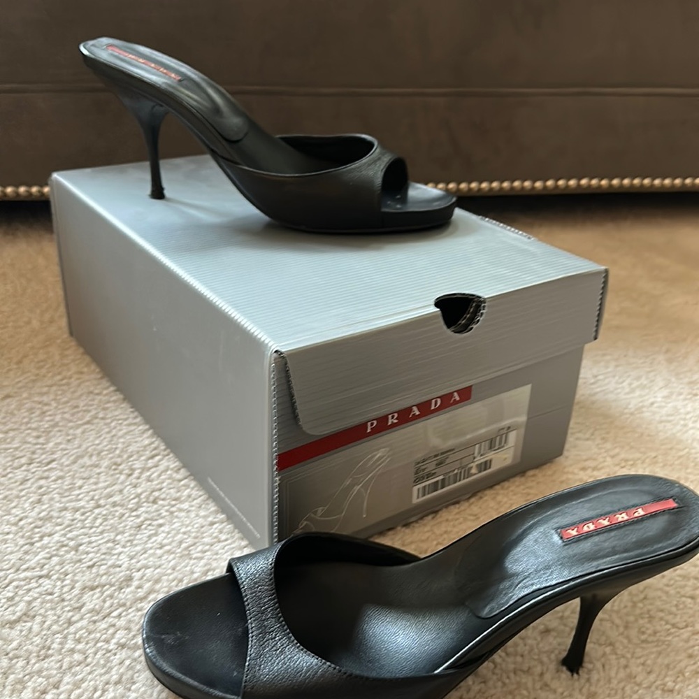 Prada black leather Calzature Donna heel